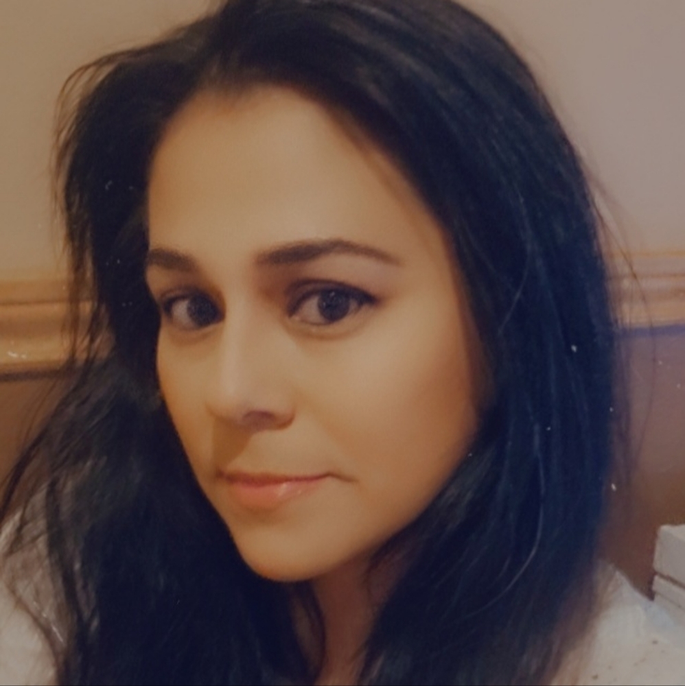 Meet your Posher, Adonia